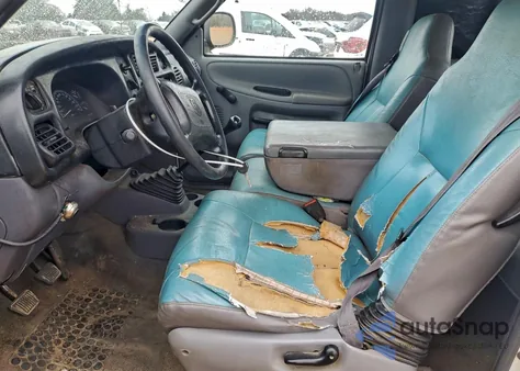 2000 Dodge Ram 1500 из США, поврежденный, VIN 3B7HC12Y8YG126228